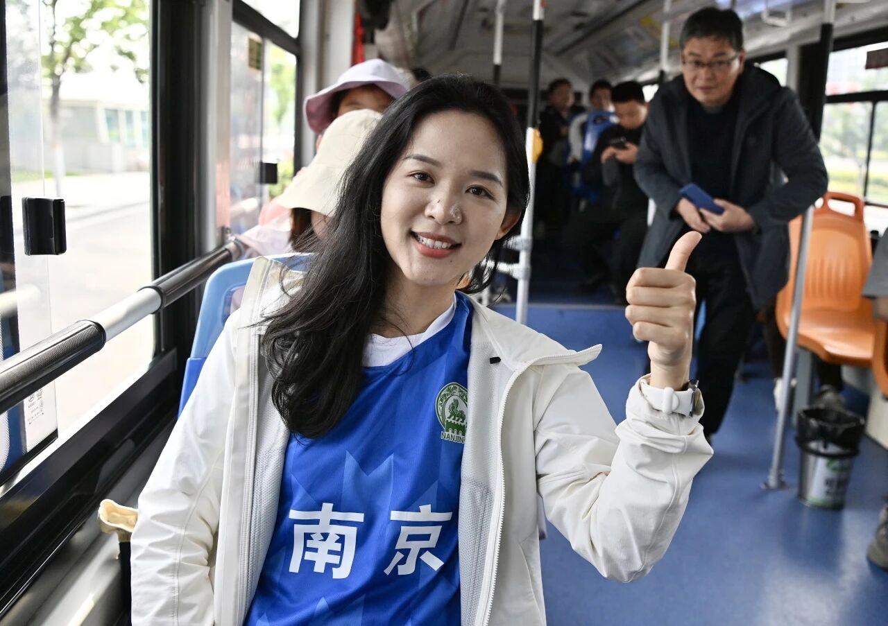 图说｜苏超燃情启幕！高铁鄂州站氛围感拉满