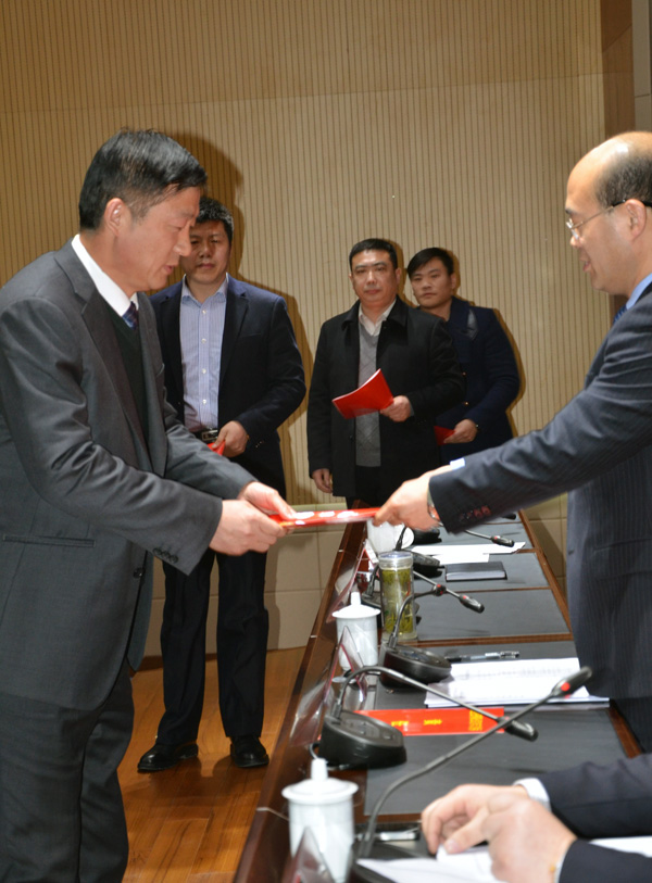 8b2b5b1aacf287d09a146498abbdcd5c 工作会议照片4899.jpg