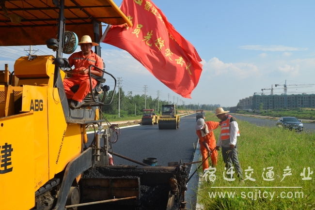 水杉大路沥青路面摊铺-001.JPG