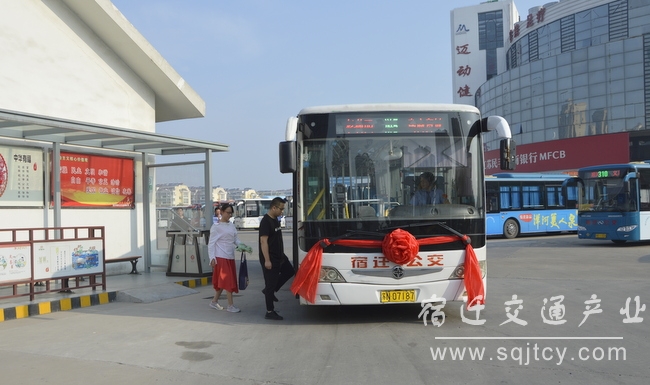0e984a69fc2831c2a7db132eeff3ac13 游5路首发车照片用.JPG