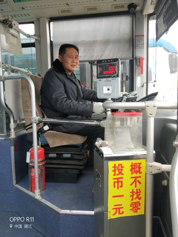a928a28bc8e032a7b48f8624073400fa 公交男孩1.jpg
